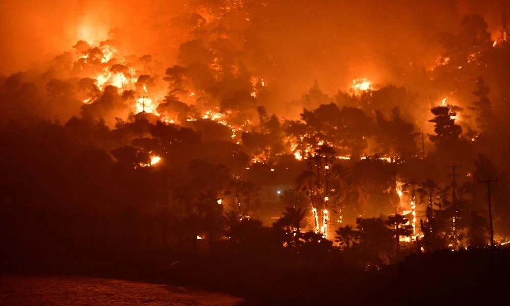 Καναδάς: Στις φλόγες τυλίχτηκαν κτήρια και περιουσίες (βίντεο)